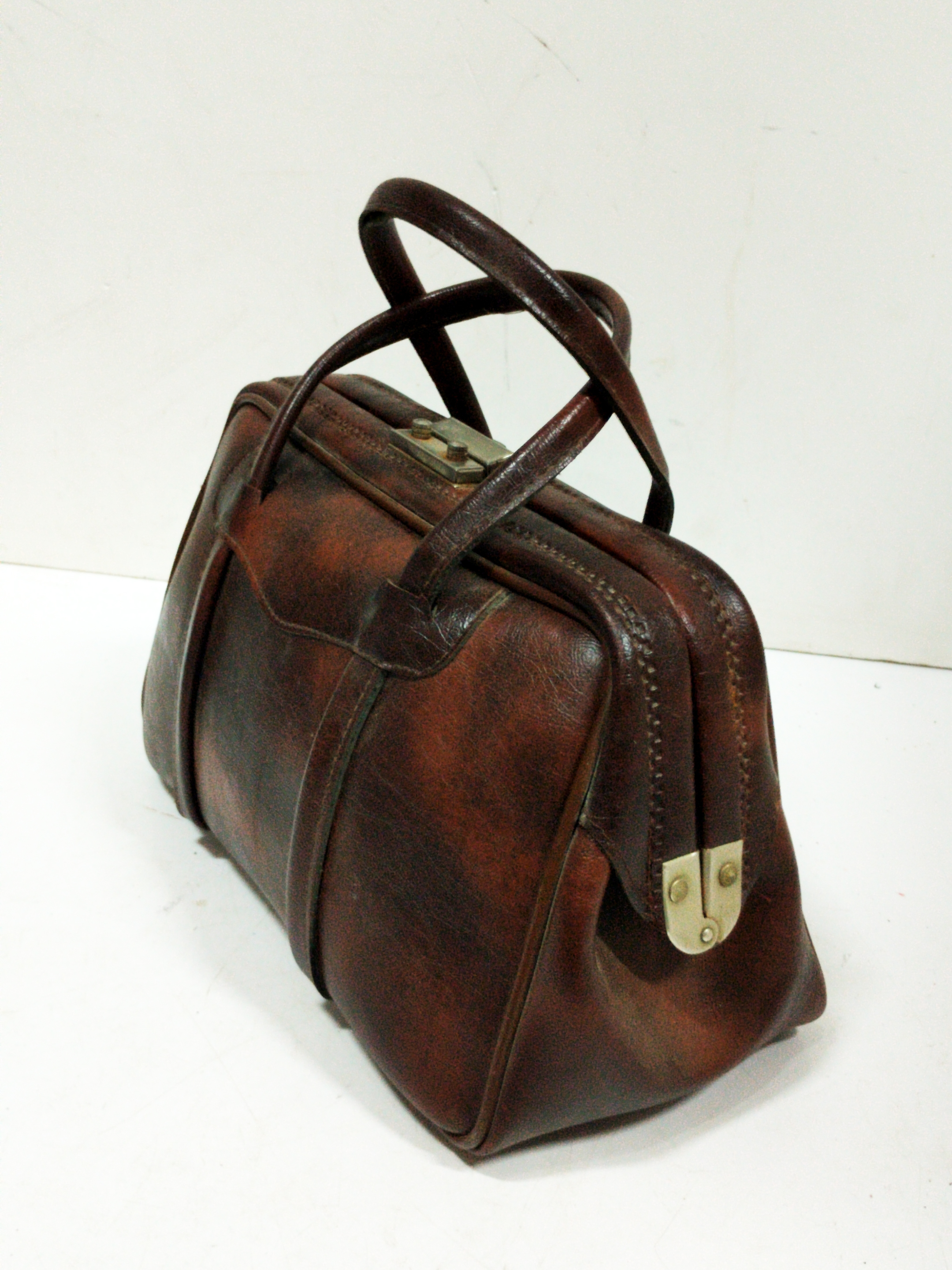 maletin medico piel metal 20-31x34x18 1u